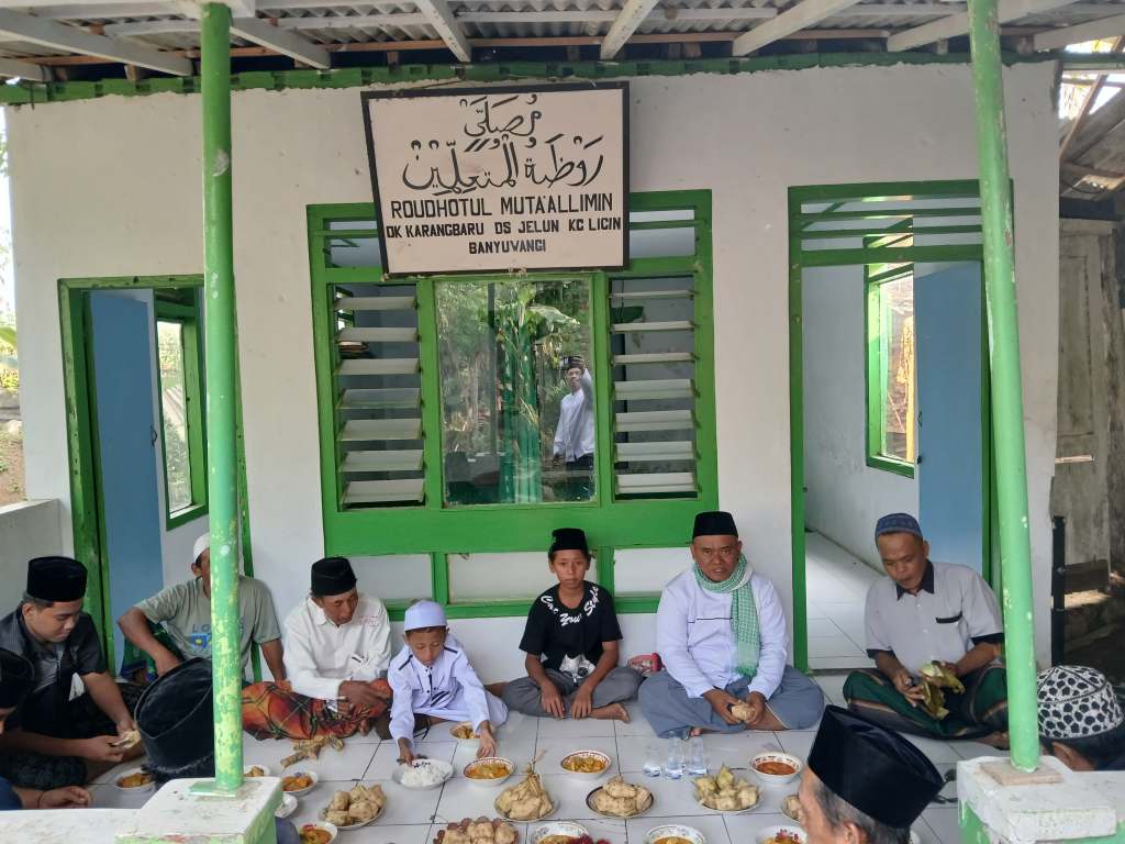 Tradisi Turun Temurun Setelah Sholat Idhul Fitri Dusun Krajan ( Kampungbaru ) Desa Jelun Kec.&nbsp;Licin.