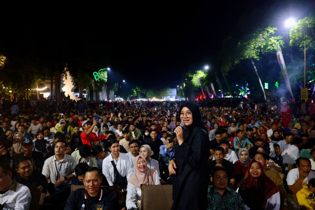 Banyuwangi Nobar Gratis Timnas Serentak di 25 Kecamatan, Bupati Ipuk: Bikin Guyub, Gerakkan&nbsp;Ekonomi