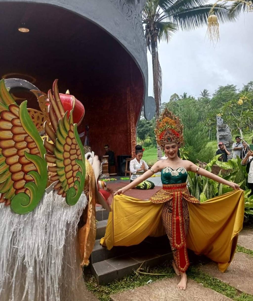 Sendratari Temurune Dewi Sri Sangat Memukau Pemudik dan Touris&nbsp;Asing