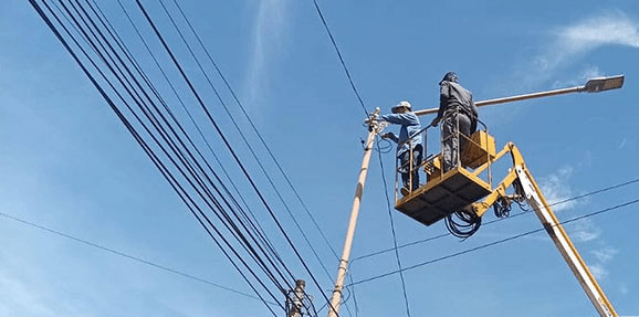 Dinas PU CKPP Banyuwangi Siap Siaga Perbaiki Lampu Penerangan Jalan yang Rusak