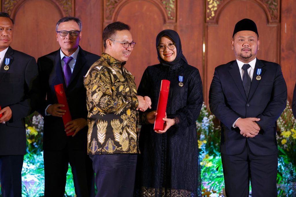 Bupati Ipuk Raih Manggala Karya Kencana dari&nbsp;BKKBN