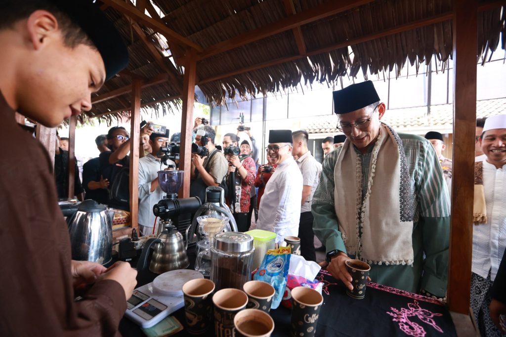 Punya Potensi Ekonomi Kreatif yang Lengkap, Kemenparekraf Gelar Santri Digitalpreneur di Ponpes&nbsp;Banyuwangi