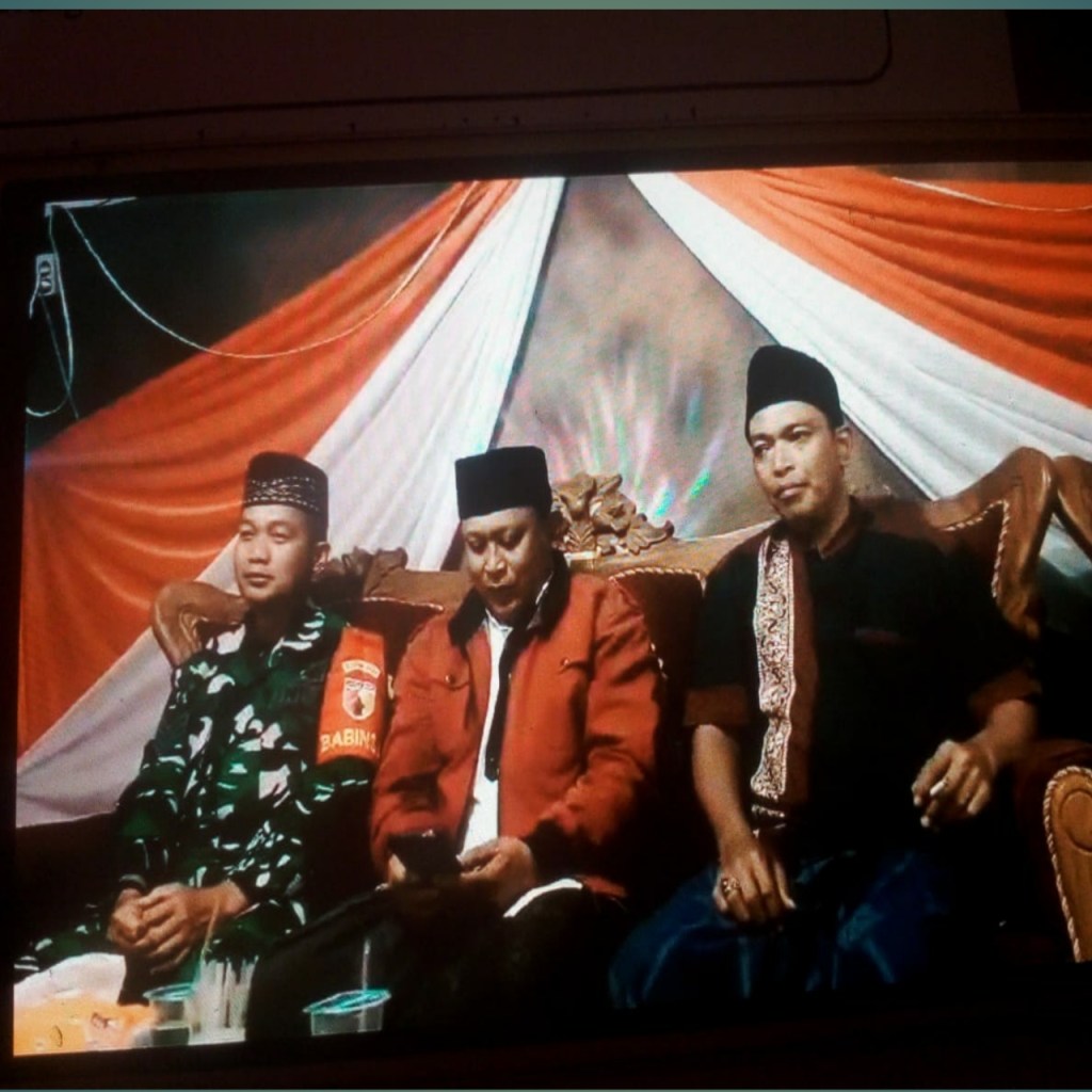 Babinsa KalibaruKulon Ramil 0825/5 Hadiri Acara Maulid Baginda Nabi Muhammad Sallallahu Alaihi Wassalam 1446 H di Dusun Krajan RW 04.