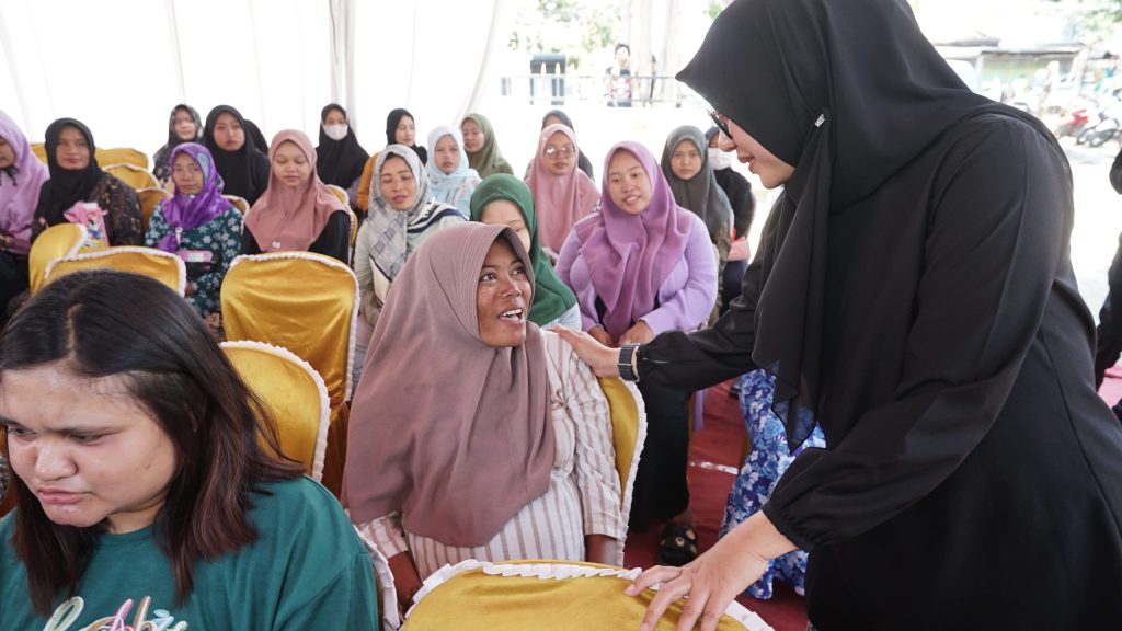 Kembali Ngantor di Desa, Bupati Ipuk Tinjau Infrastruktur Hingga Layanan Kesehatan Ibu&nbsp;Hamil